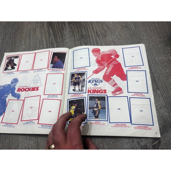 1982 O-Pee-Chee NHL Hockey Sticker Album Book Gretzky Foils Cover - Picture 8 of 8